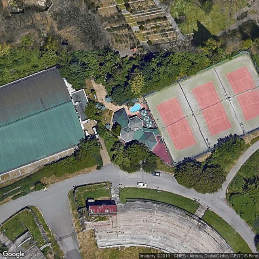 Tenisový areál - Tenis Paradise