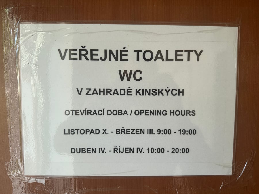 VEŘEJNÉ TOALETY WC  V ZAHRADĚ KINSKÝCH