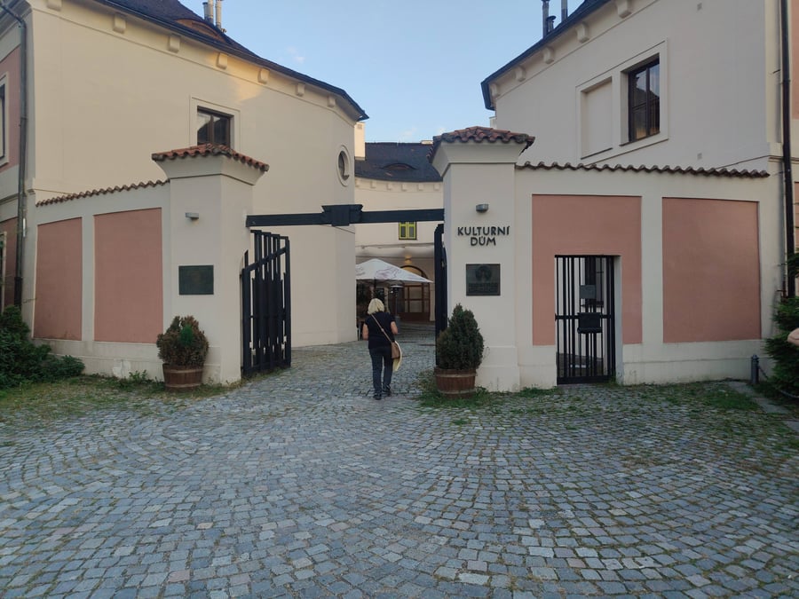 Kulturní dům a restaurace Vodní tvrz Chodov