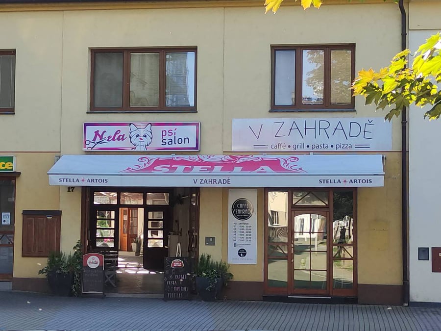 Caffé v zahradě