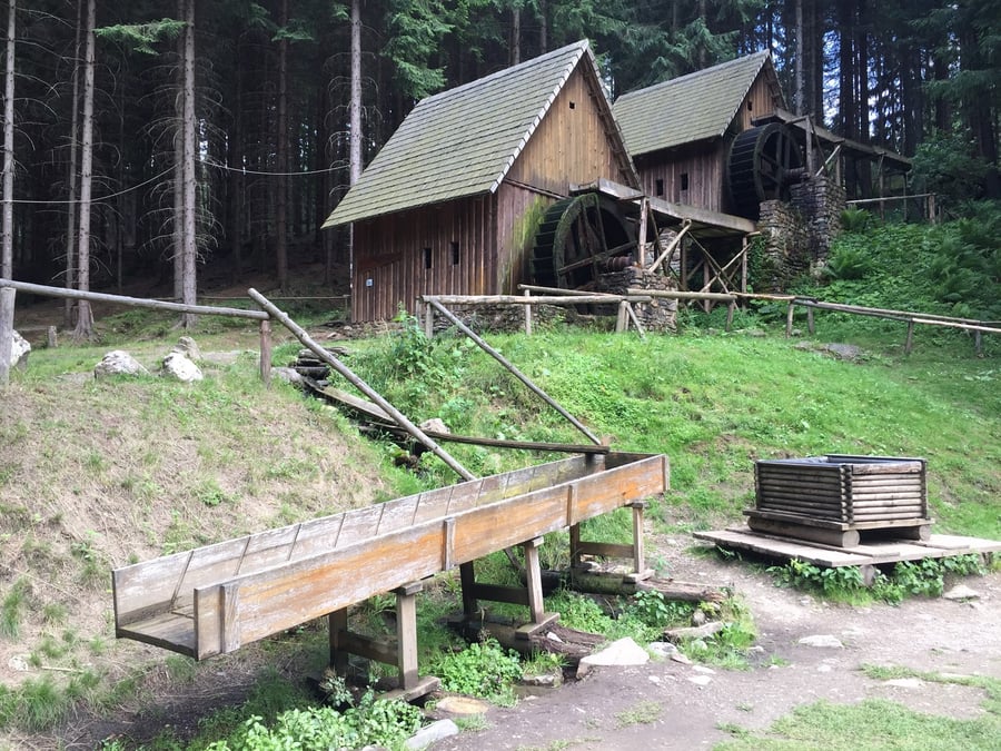Zlatokopecký skanzen (Zlatorudné mlýny, Hornická osada)