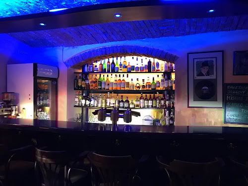 Jazzový bar U kouřícího králika