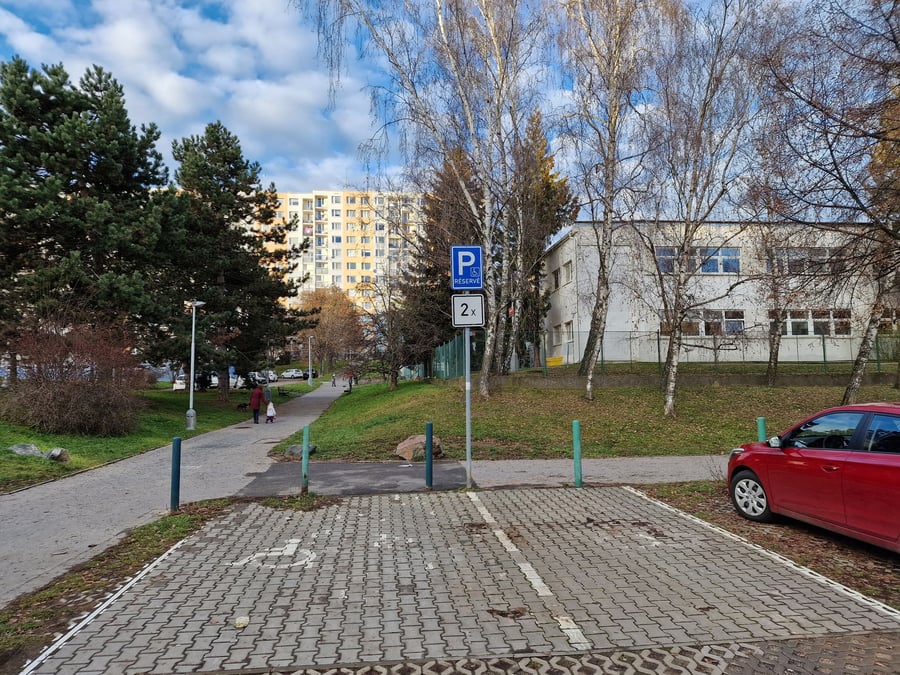 Parkoviště Stříbrského ul., Praha 11