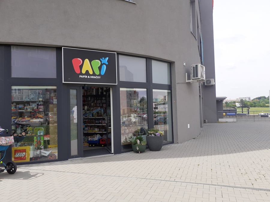 Papi papír a hračky