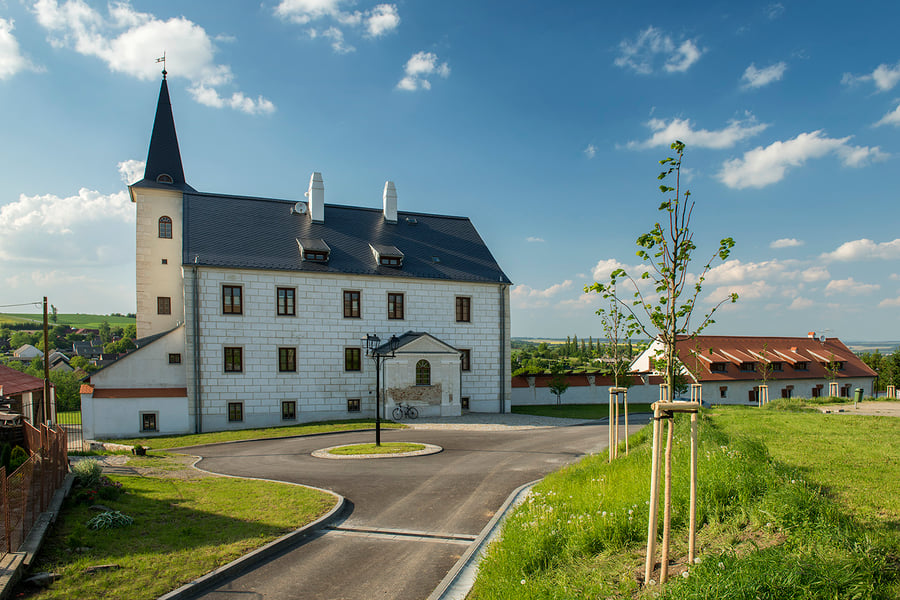 Zámek Příseka- kavárna a muzeum autíček 