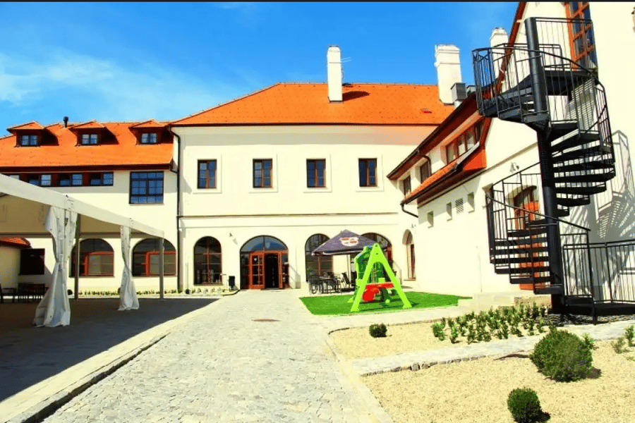 RESTAURACE PENZION ZÁMEČEK Strání