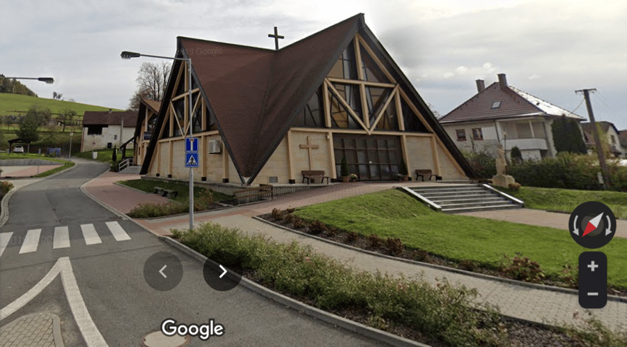 Moderní kostel sv. Václava se zvonicí Horní Lideč