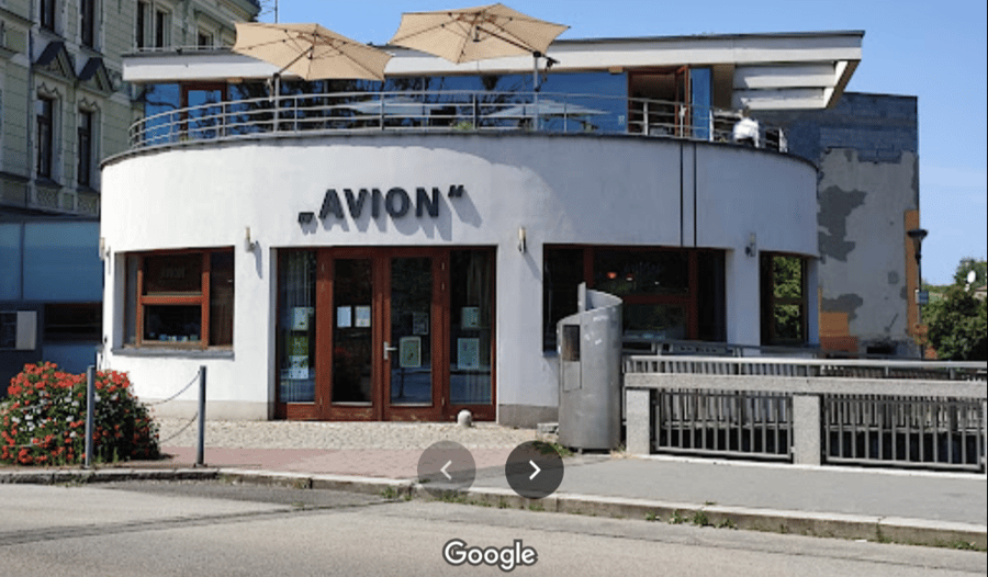 Čítárna a kavárna Avion
