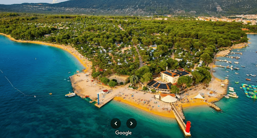 Přístup do moře pláž Kovačine, Cres, Chorvatsko