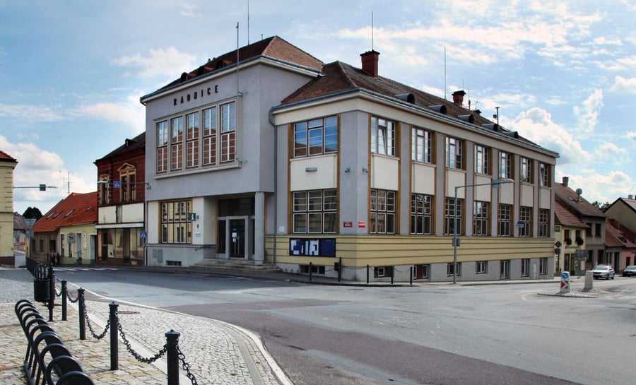 Městský úřad, městská knihovna Jaroměřice nad Rokytnou
