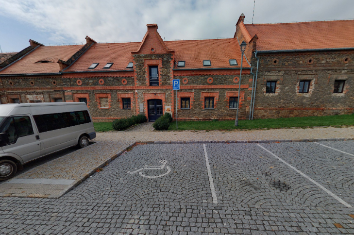 Parkoviště, Zručský dvůr, Zruč nad Sázavou