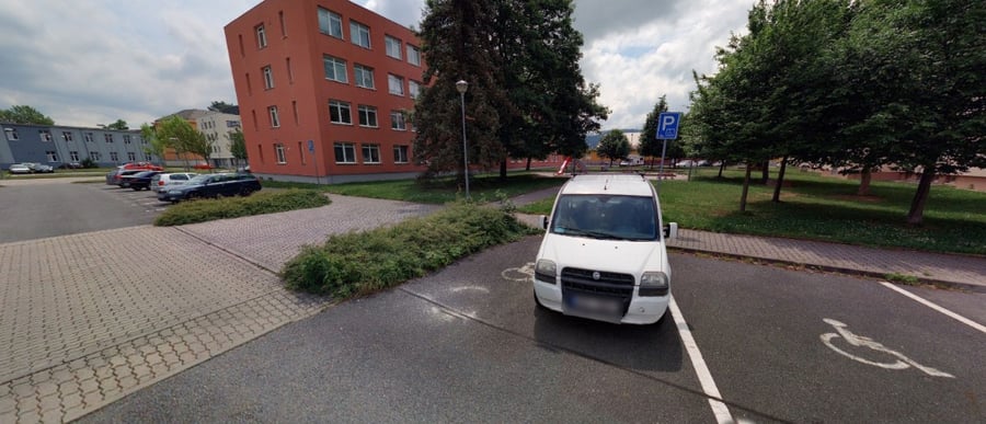 Parkoviště Dělostřelců, Armádní ul., Rokycany
