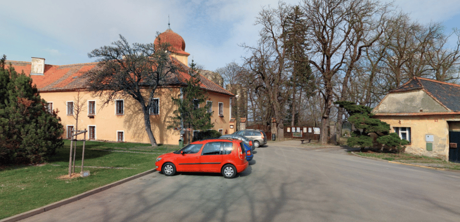 Parkoviště Panenský Týnec