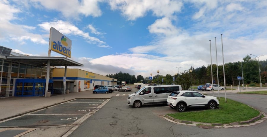 Parkoviště Albert, ul. Polská, Náchod