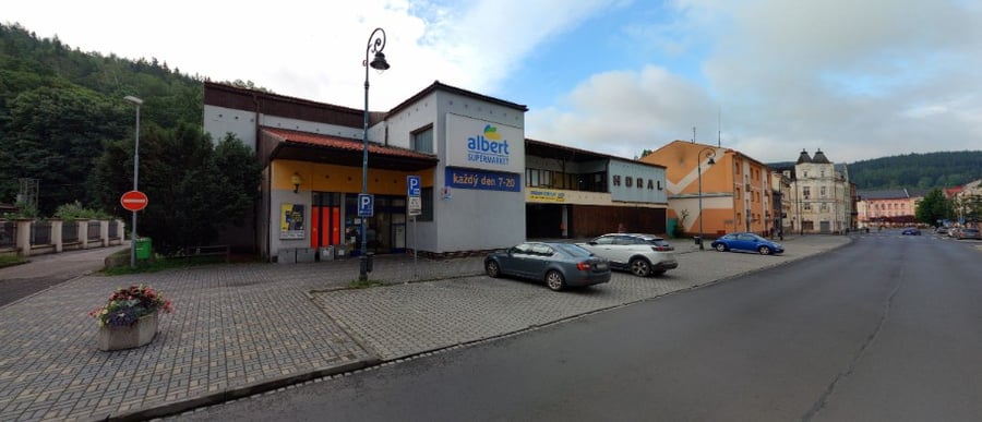 Parkoviště nám. Karla IV, Nejdek