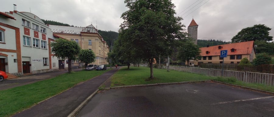 Parkoviště poliklinika Rolavská ul., Nejdek