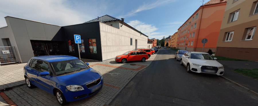 Parkoviště Kino Egeria, ul. Václava Řezáče, Klášterec nad Ohří - Miřetice u Klášterce