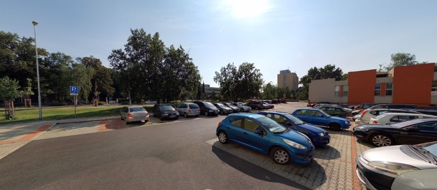Parkoviště nemocnice, Pražská ul., Mělník