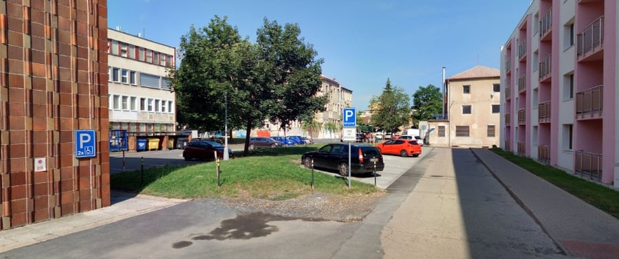 Parkoviště nemocnice - pavilon P, Pražská ul., Mělník