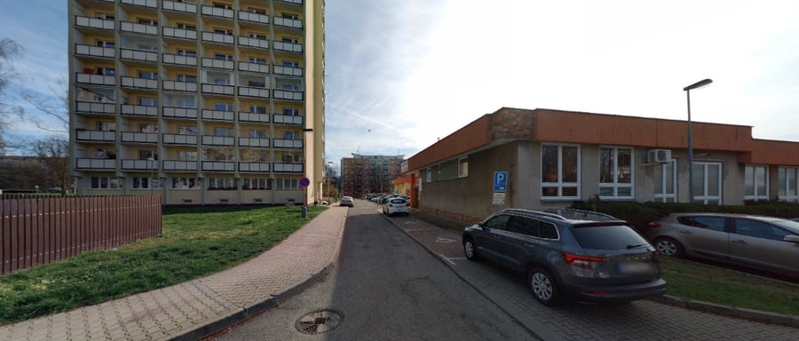 Parkoviště poliklinika, Unhošťská ul., Kladno - Kročehlavy
