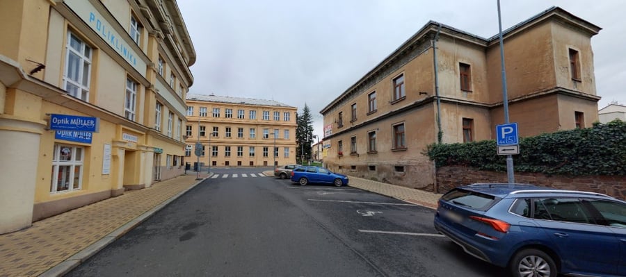 Parkoviště poliklinika, Husova ul., Čáslav - Nové Město