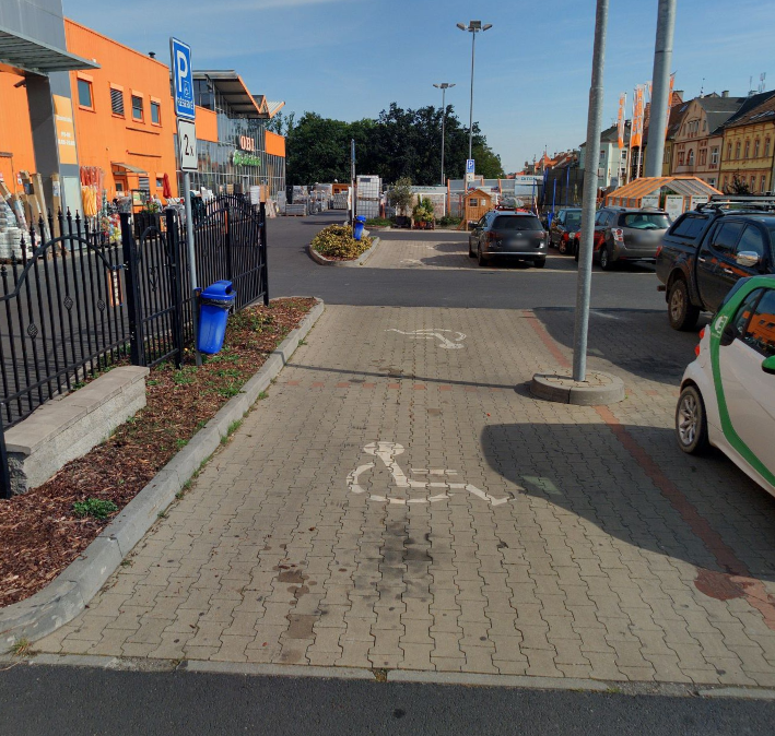 Parkoviště OC Dragounská ul., Cheb