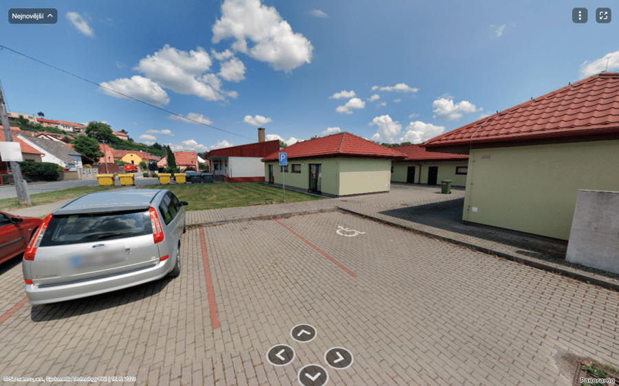 Parkoviště Ostrov u Macochy