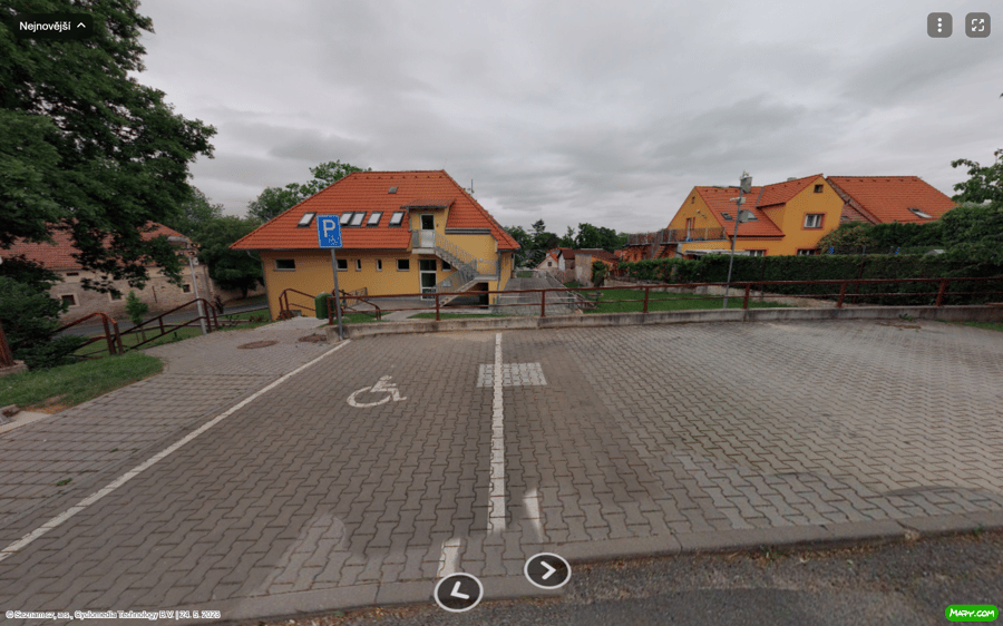 Parkoviště ul. Nad Školou, Radonice