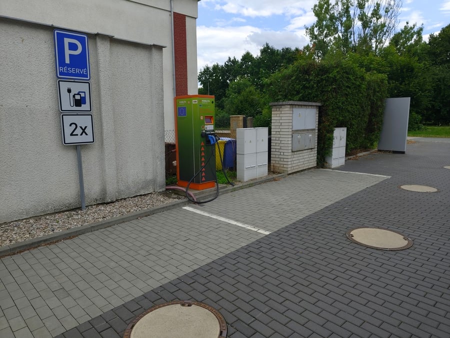 Nabíjecí stanice - Jaguar Hradec Králové