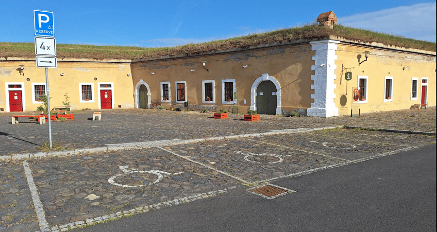 Parkoviště ul. Dukel. hrdinů, Terezín