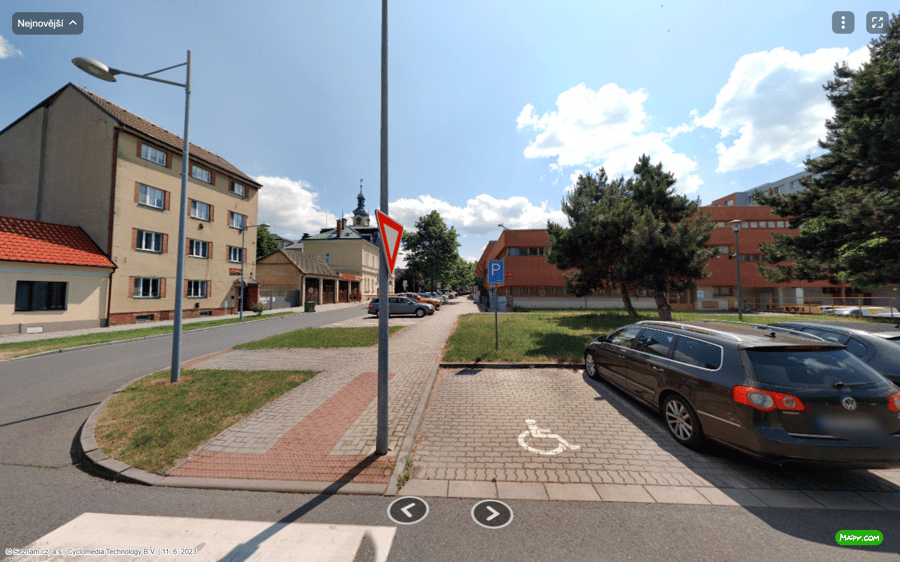 Parkoviště ul. Na Stráni, Čelákovice