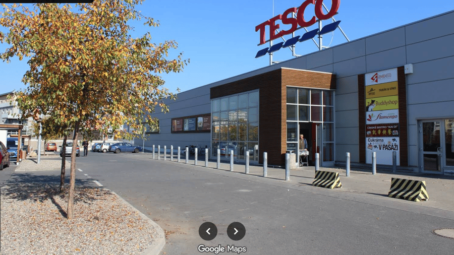 Tesco Toušeňská ul., Čelákovice