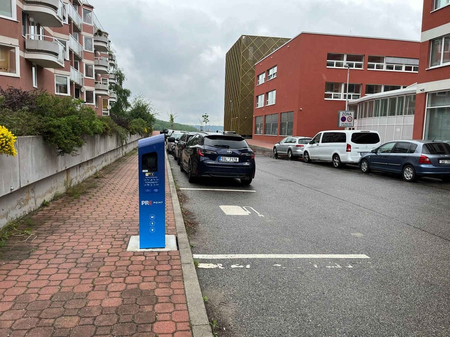 Nabíjecí stanice ul. U kříže, Praha 5