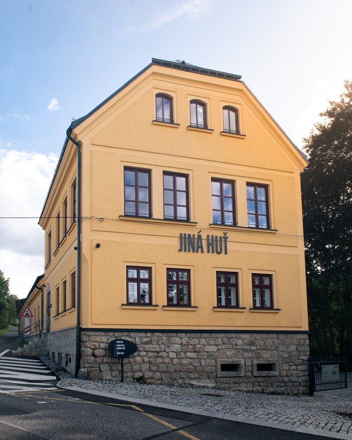 JINÁ HUŤ Jablonec nad Nisou
