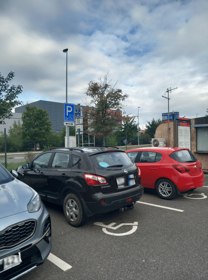 Parkoviště Řevnická ul., Praha-Zličín