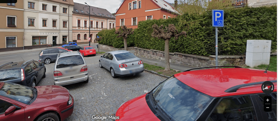 Parkoviště Komenského nám. , Hronov