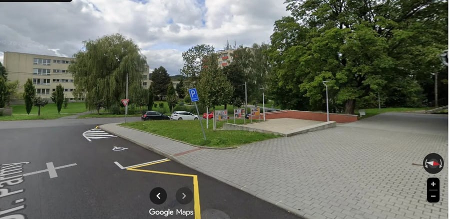 Parkoviště ul. Dr. Parmy. Frenštát pod Radhoštěm