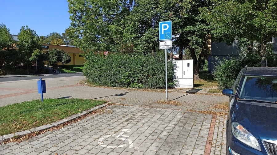 Parkoviště ul. 8. pěšího pluku, Místek