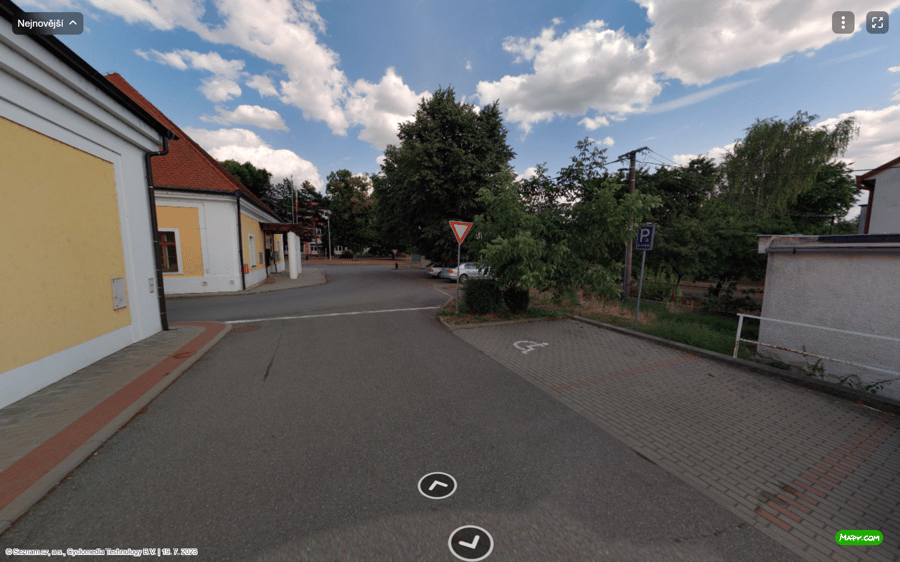 Parkoviště Měnín