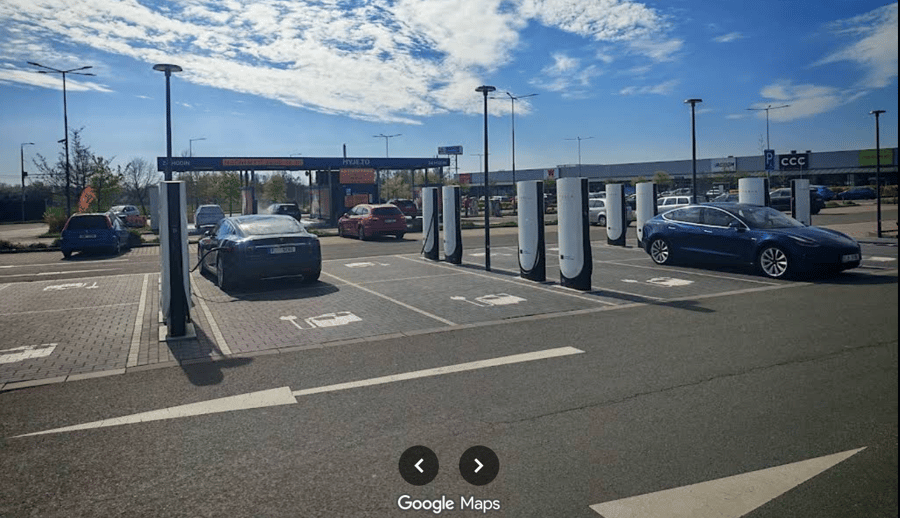 Tesla Supercharger, Kutnohorská ul., Hradec Králové 4