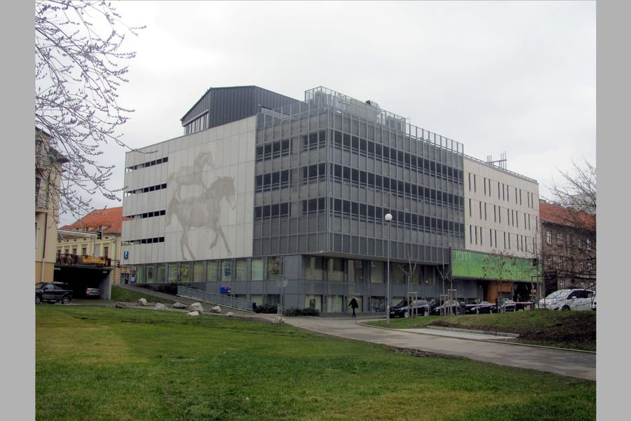 Parkovací dům U Černého koně Beroun