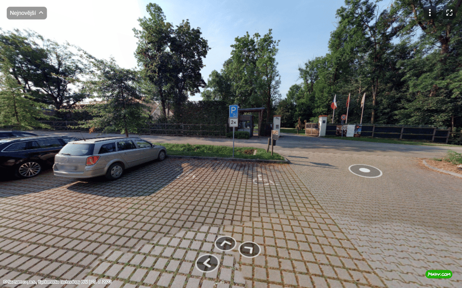 Parkoviště Čapí hnízdo, Dvůr Semtín