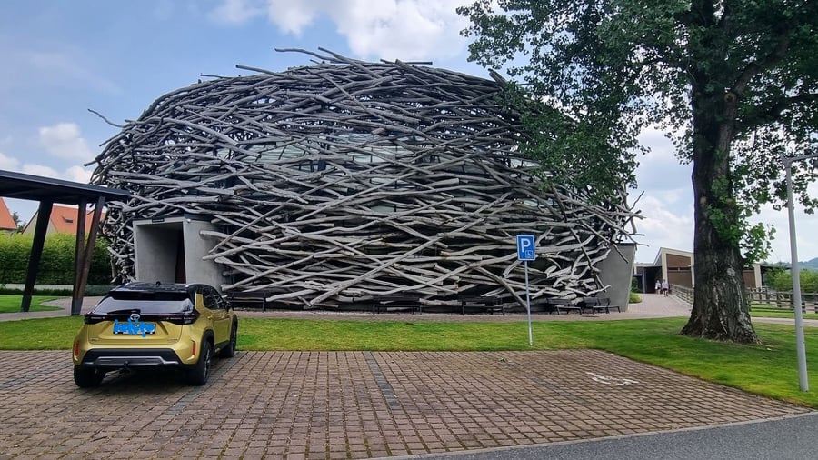 Parkoviště Čapí hnízdo, Dvůr Semtín