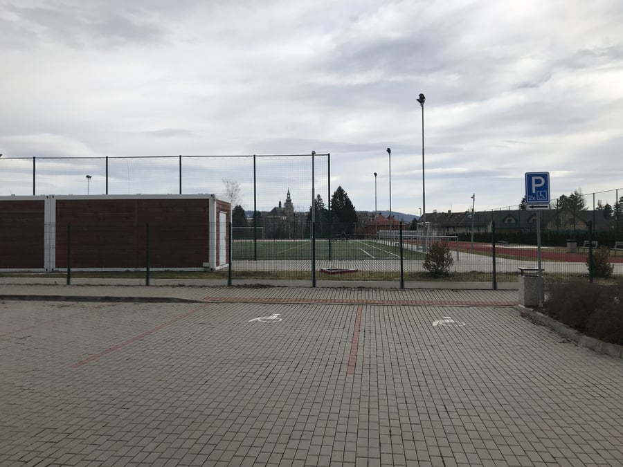 Parkoviště u Sportovního areálu Emericha Ratha v Broumově