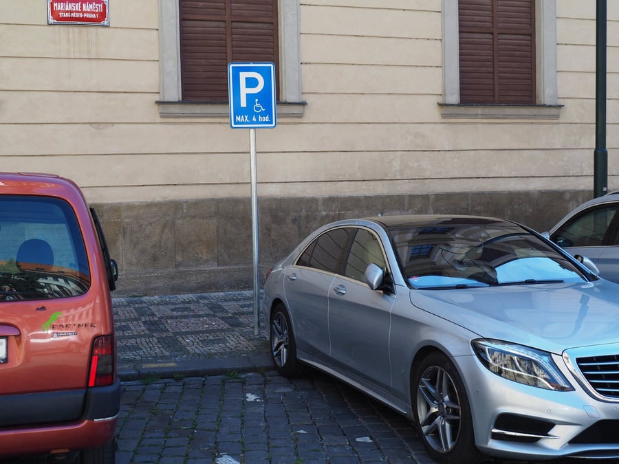 Parkovací místo, 1 pozice / 4 hod.