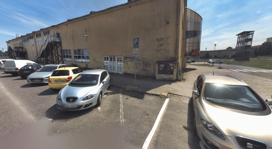 2x vyhrazené místo pro invalidy