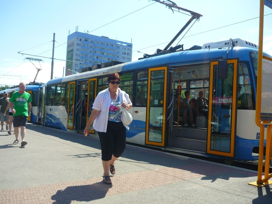 tramvajová zastávka Hrabůvka Kostel