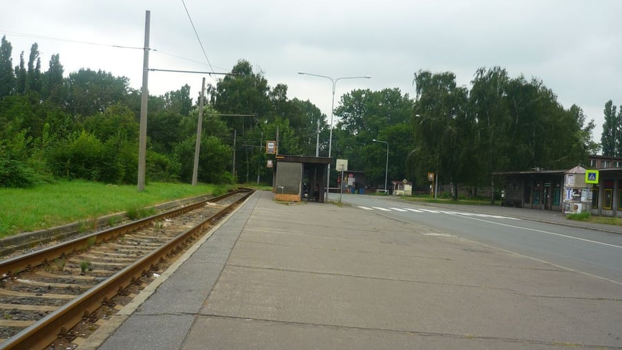 tramvajová zastávka Nová Huť Již. Brána