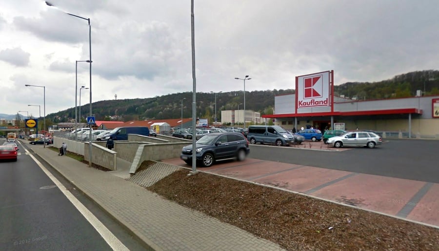 Vyhrazené parkovistě u Kauflandu