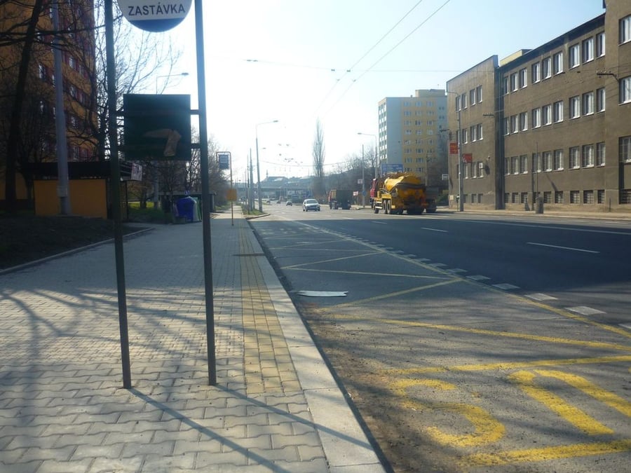 autobusová a trolejbusová zastávka Kamenec